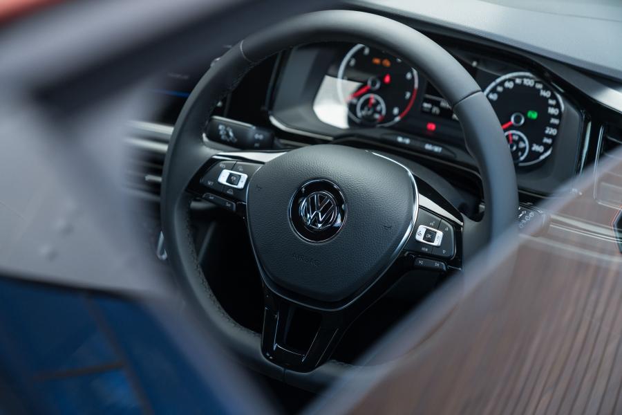Панель приборов Volkswagen Polo TSI Launch Edition 2018 года  (AU) (фото 16 из 32)